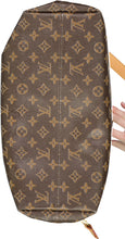 LOUIS VUITTON-CROSSBODY LUXURY DESIGNER Size LARGE